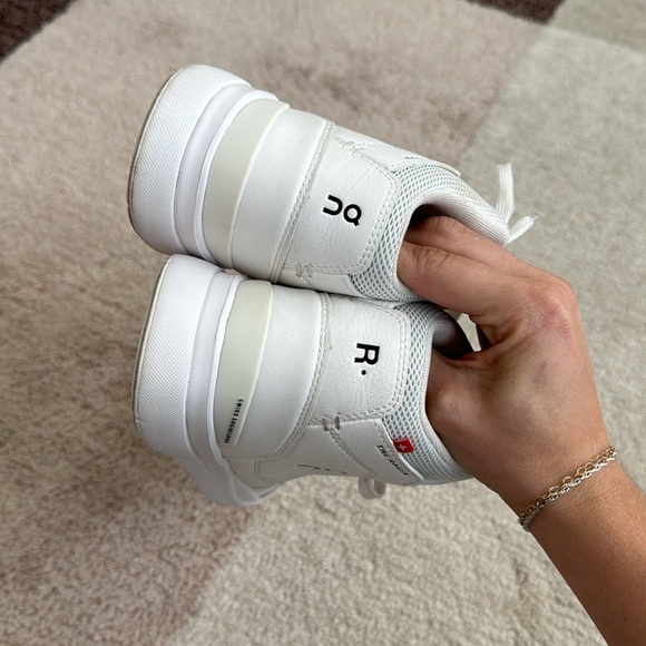 On Cloud (On Running) The Roger Clubhouse Mid Sneaker - Picture 5 of 6